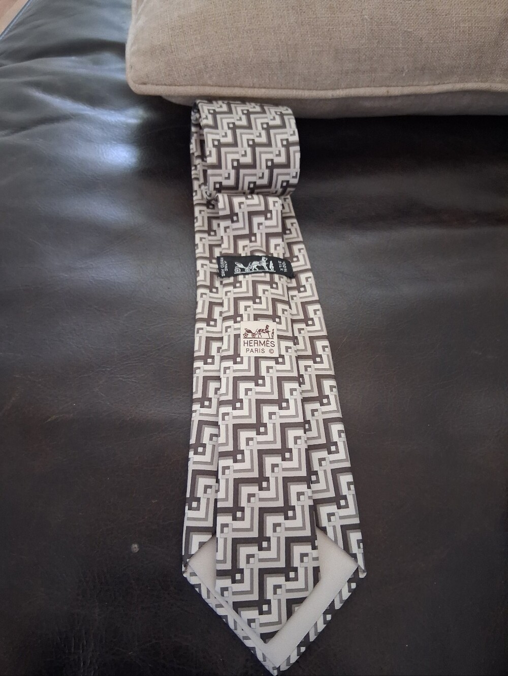 Authentic Hermes Tie - Picture 6 of 8